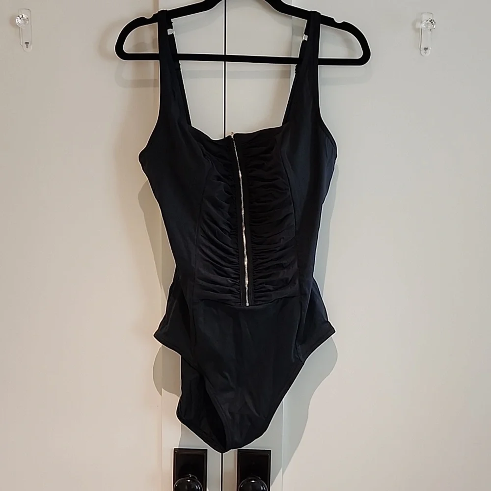Bathing suit - Picture 1 of 5